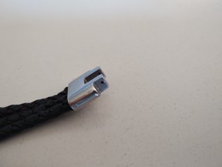 Bracciale intrecciato nero con inserti metallici