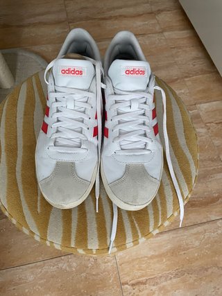 Zapatillas Adidas Blancas y Rojas