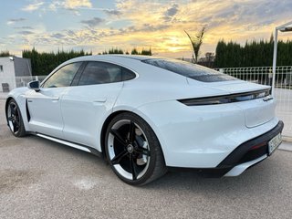 Porsche Taycan turbo 680 cv