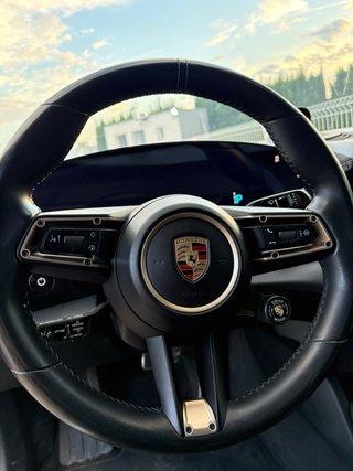 Porsche Taycan turbo 680 cv