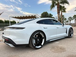 Porsche Taycan turbo 680 cv