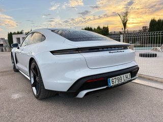 Porsche Taycan turbo 680 cv