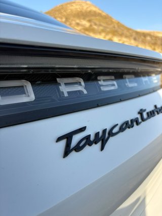 Porsche Taycan turbo 680 cv