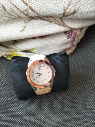 Reloj Lotus Beige y Dorado
