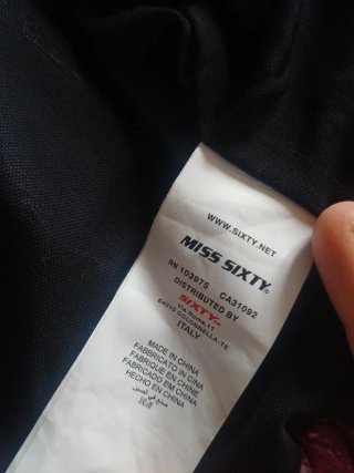 Chaqueta corta Miss Sixty labios.