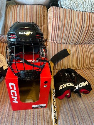 Pack Hockey: Casco CCM, Guantes y Stick