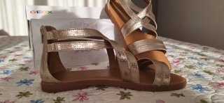 Sandalias doradas Geox