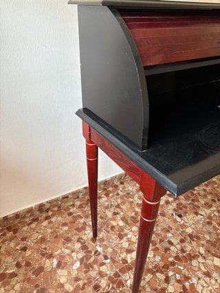 Escritorio con Persiana de Madera