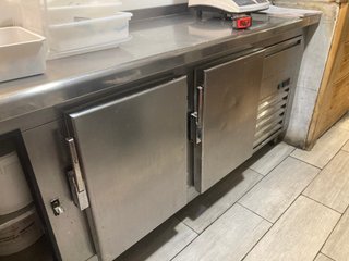 Mesa nevera inox 3 puertas 2m amb calaix