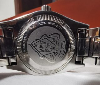 Reloj Gucci Negro y Naranja