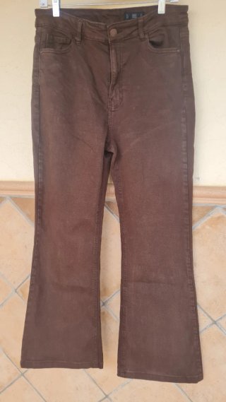 Pantalón vaquero marrón flare