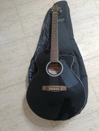 Guitarra electroacústica Negra
