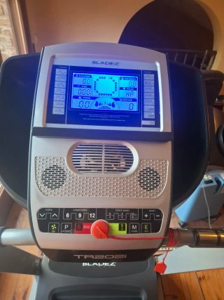 Cinta de Correr y Andar TR202i Bladez fitness