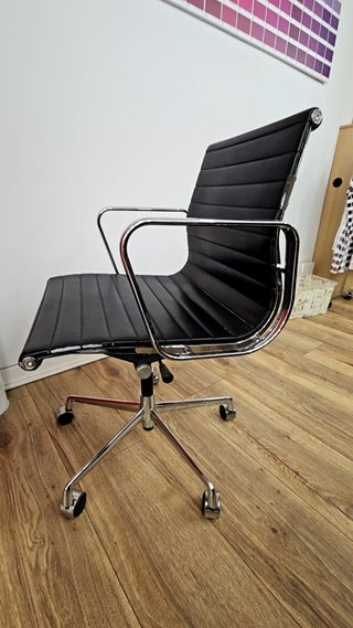 Silla de Oficina Giratoria — Color Negro