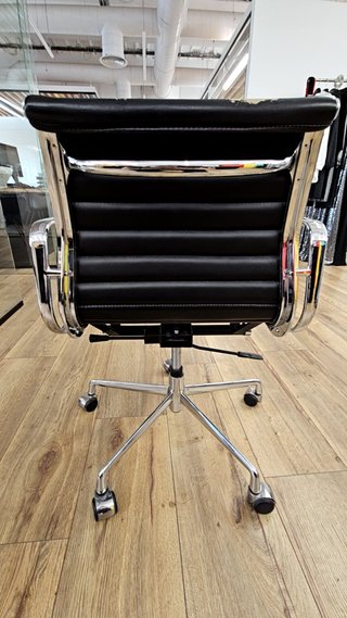 Silla de Oficina Giratoria — Color Negro — EXISTENCIA Nº 2