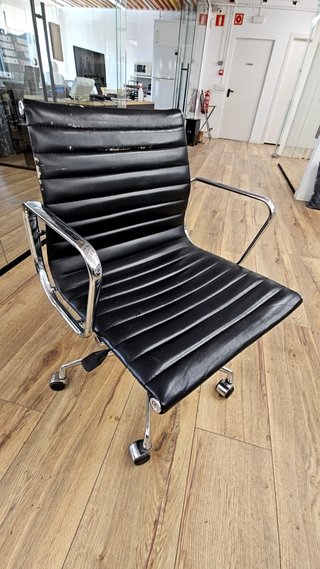 Silla de Oficina Giratoria — Color Negro — EXISTENCIA Nº 2