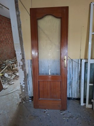 Puerta de Madera con Cristal