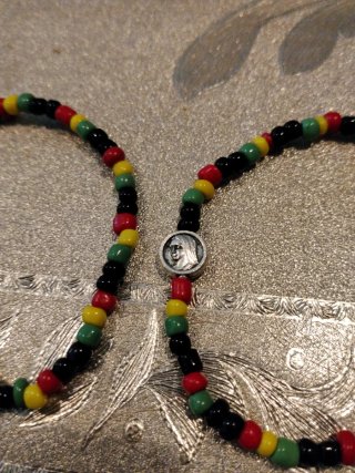 2 Pulseras Cruz Madera y Medalla V. Medjugorje