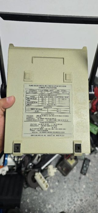 Multímetro Digital de Banco Fluke 8010M