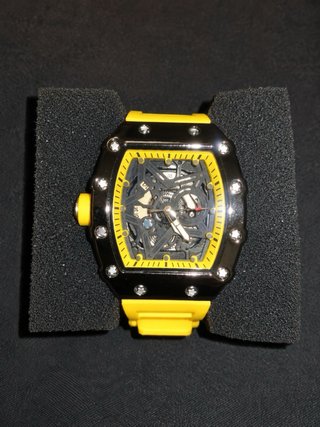 Reloj Esqueleto Negro y Amarillo