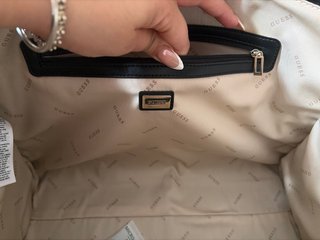 Bolso Guess Negro y Rojo