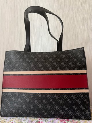 Bolso Guess Negro y Rojo