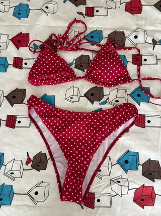 Bikini Rojo con Estampado de Lunares