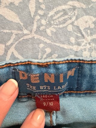 Pantalón vaquero pitillo niño T.9-10 años