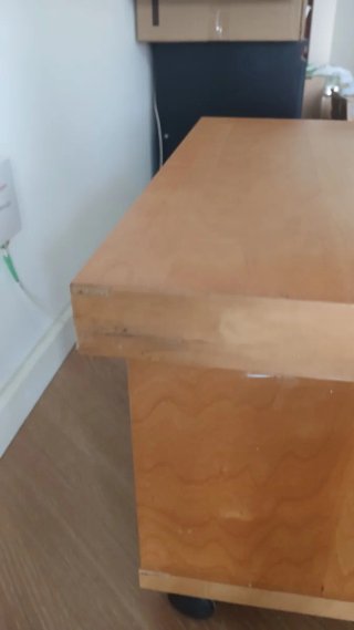 Mesita para TV con ruedas