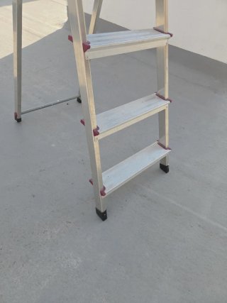 Escalera aluminio 4 peldaños
