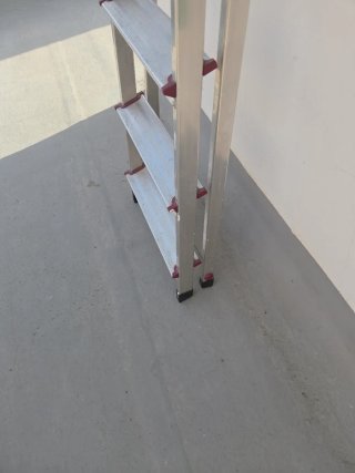Escalera aluminio 4 peldaños