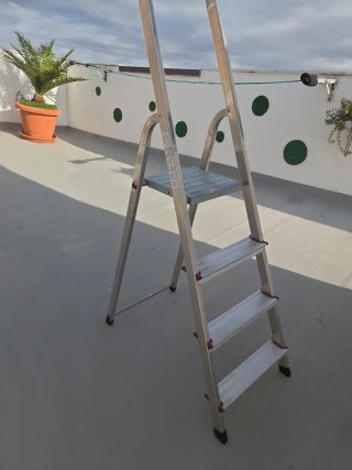 Escalera aluminio 4 peldaños