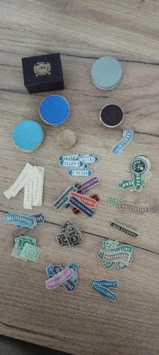 Set di Etichette e Piccole Scatole di Farmacia Antiche