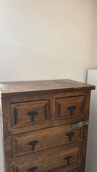 Cómoda de madera rústica vintage