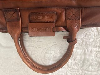 Cartera para documentos y ordenador portátil.
