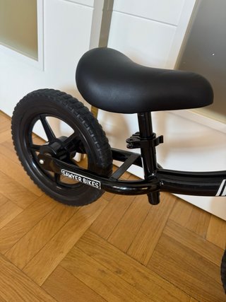 Bicicleta sin pedales Sawyer negra ultraligera