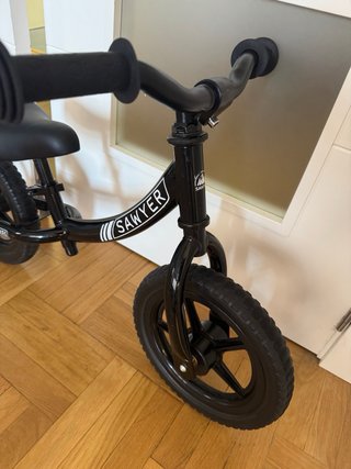 Bicicleta sin pedales Sawyer negra ultraligera