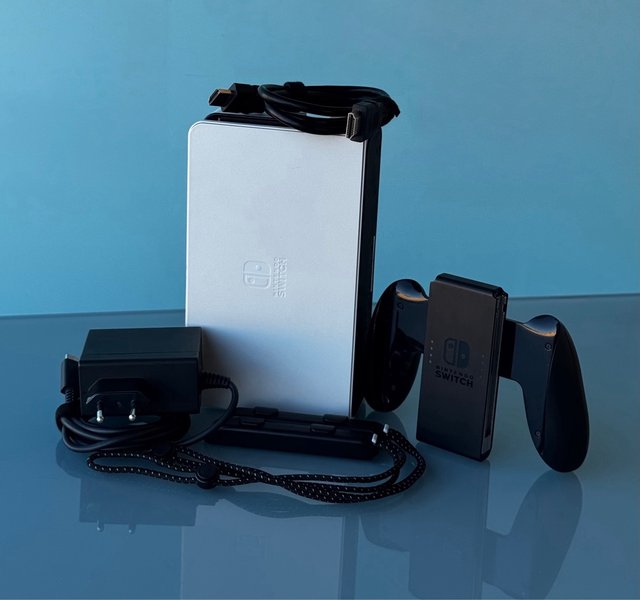 Nintendo Switch OLED Completa + Juegos