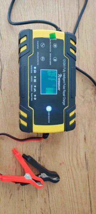 Cargador Baterías Inteligente 12V/24V 4A