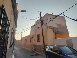 Casa adosada en venta en La Chanca - Pescadería en Almería