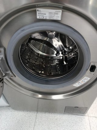 @Lavadora y Secadora LG 8/5kg Direct Drive 1400rpm