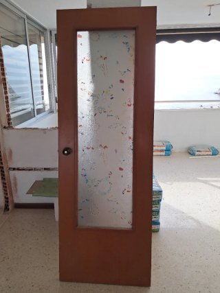 Puerta madera con cristal