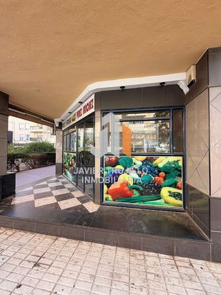Local comercial en venta en Zona Hispanidad-Vivar Téllez en Vélez-Málaga
