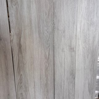 Lote de 73m2 de Azulejos Gris Efecto Madera