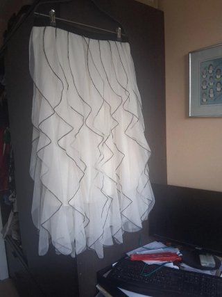Falda Blanca con Volantes