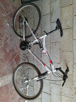Bicicleta de Montaña con Doble Suspensión
