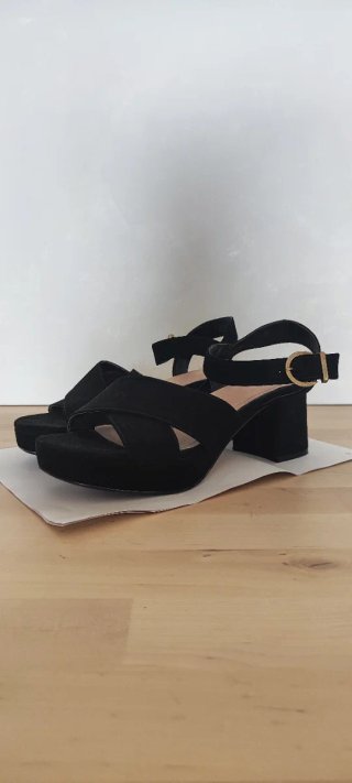 Sandalias de Ante con Tacón Ancho