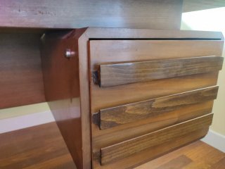 Escritorio de nogal de madera maciza