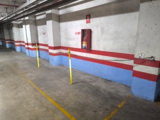Garaje de moto al lado del Corte Inglés