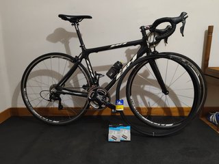 Pack Bicicleta BH, Rodillo Zapatas y Cubiertas.